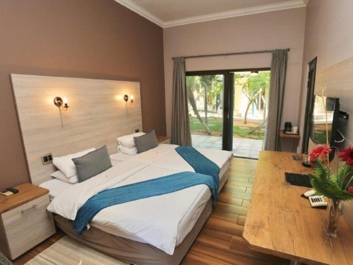 Minen Hotel Τσουμέμπ Εξωτερικό φωτογραφία